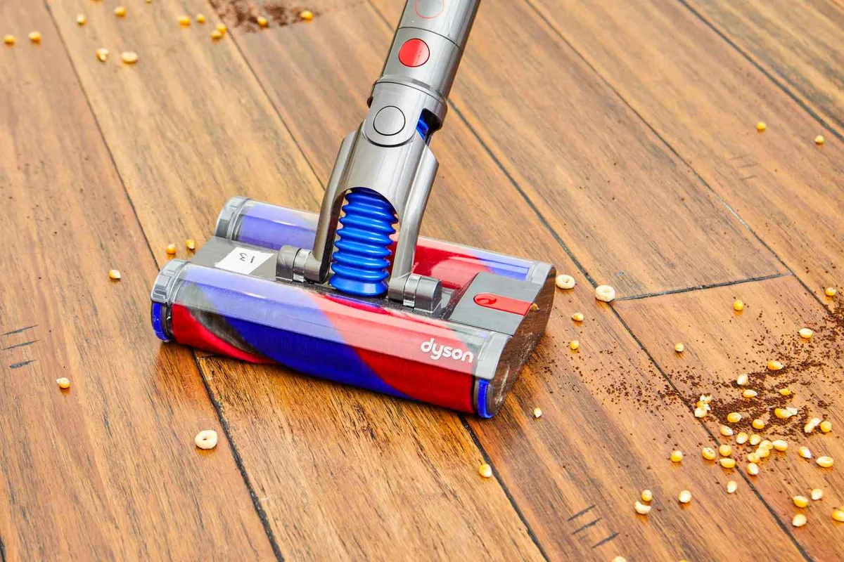 how to use a vacuum for quick daily cleaning versus weekly deep cleaning