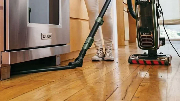 How to Vacuum Pet Litter Without Spreading It