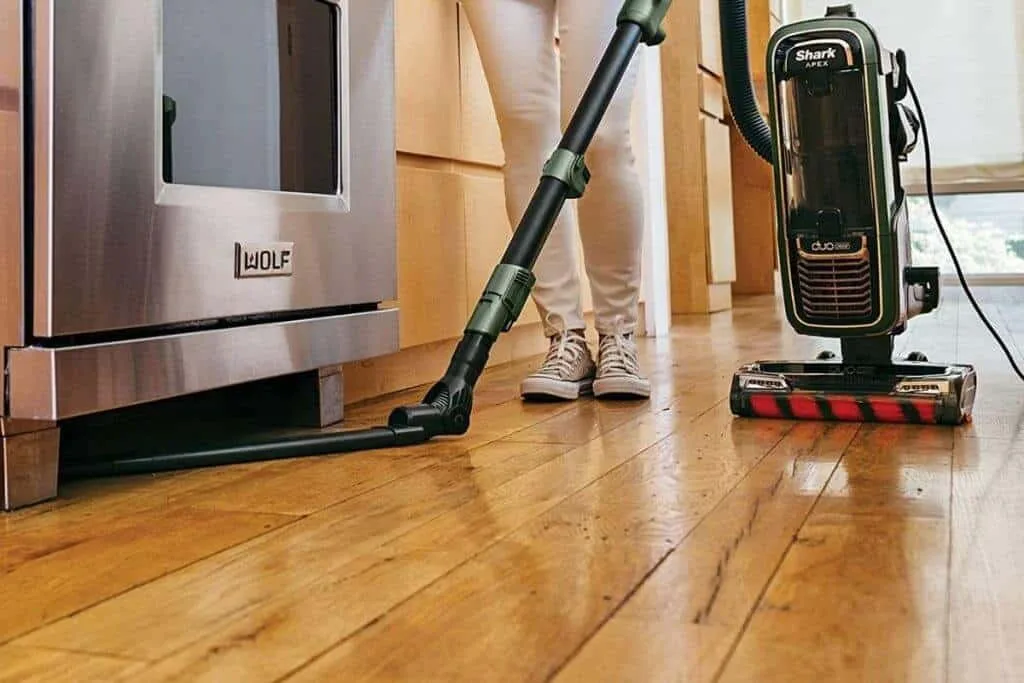 how to use a vacuum without scattering dry pet litter